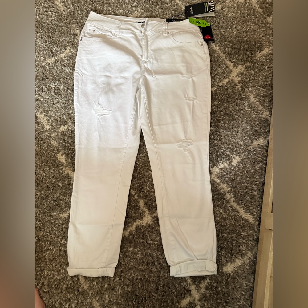 NWT White Distressed Women's Jeans - Clean Casual Style